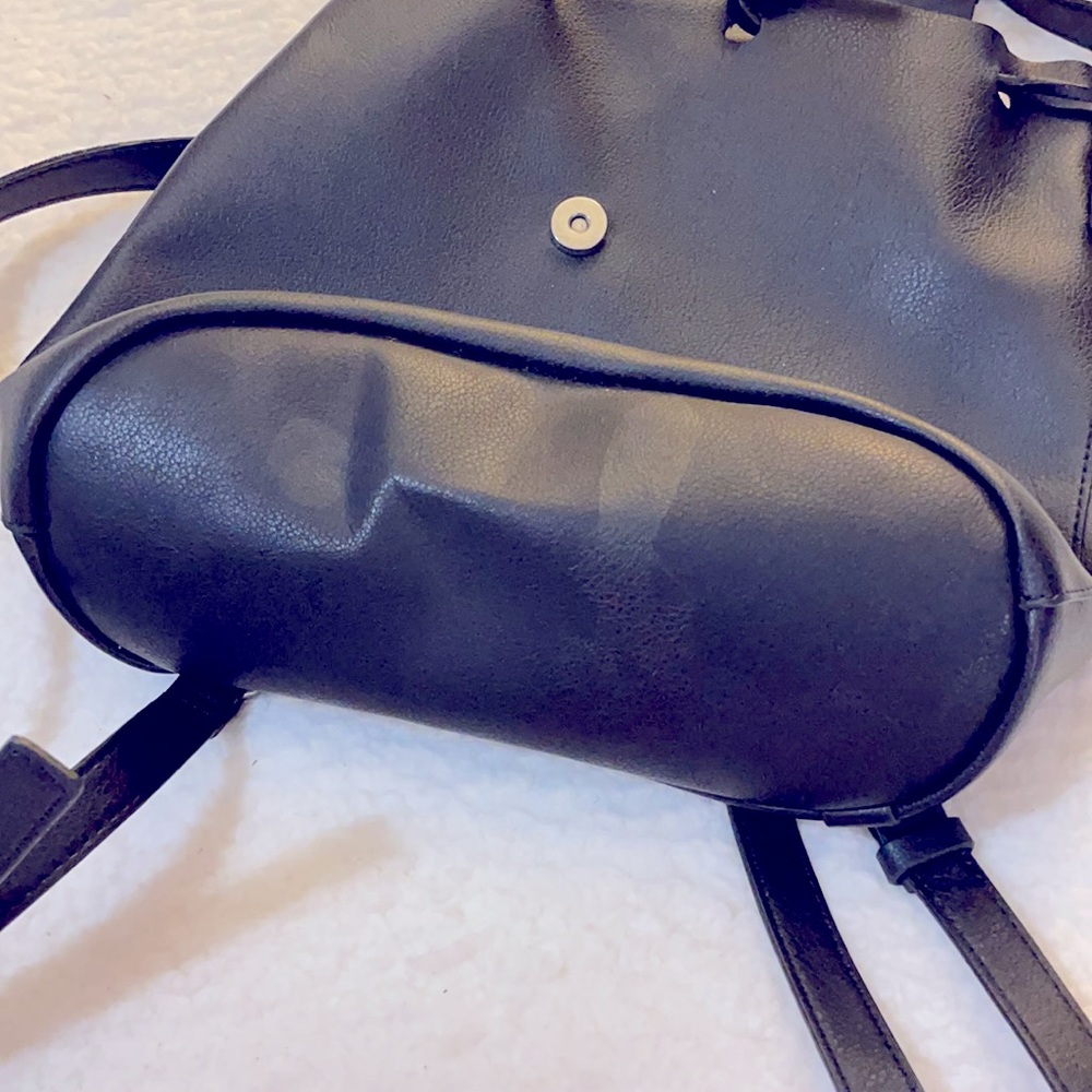 🌸💟 FINAL SALE 💟🌸 Zara Black Faux Leather Backpack - Picture 7 of 8